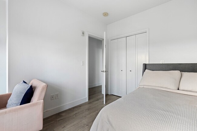 Building Photo - 70 S Bremen St