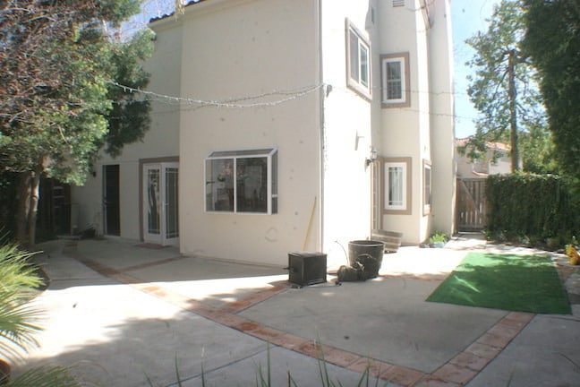 Building Photo - Beautiful 2-story home located in Calabasa...