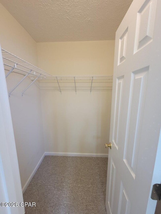 Building Photo - 2406 Maple Ct