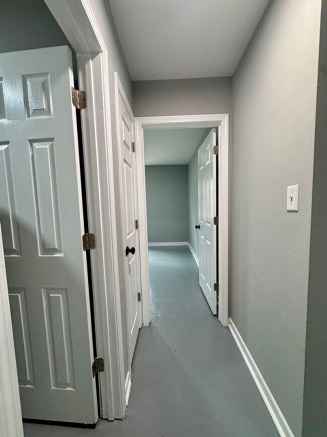 Building Photo - Affordable Ground-Level Living in Greenwood