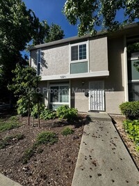 Building Photo - 1221 Pine Creek Wy