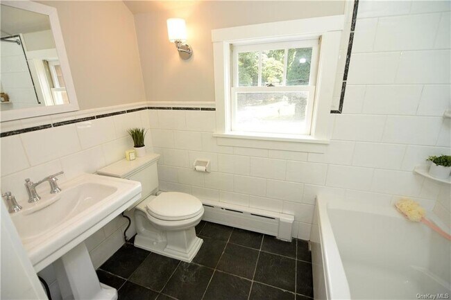 Building Photo - 5 Brevoort Rd