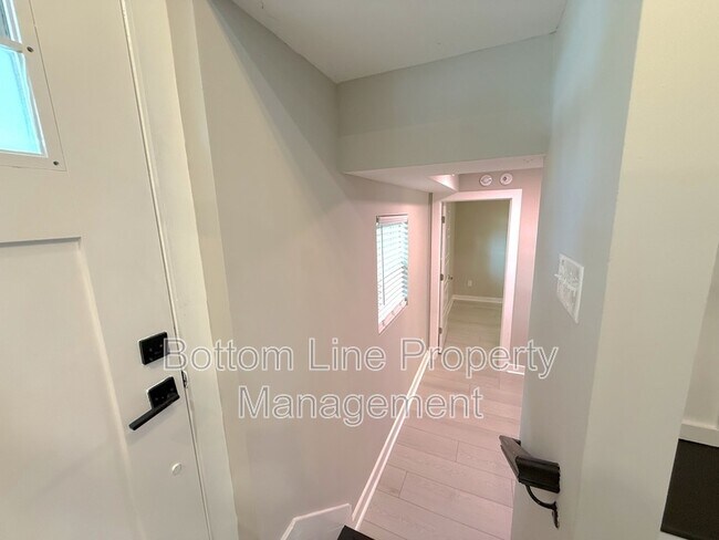 Building Photo - 4117 Oak Forest Dr