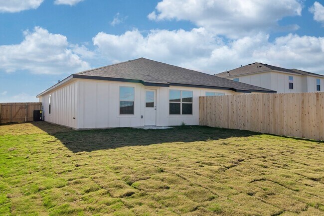 Building Photo - "Charming 3-Bedroom Retreat with Granite Countertops & Guest Suite in Killeen!"