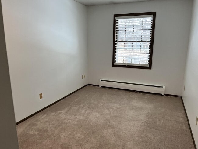 Building Photo - 1027 Smetana Rd