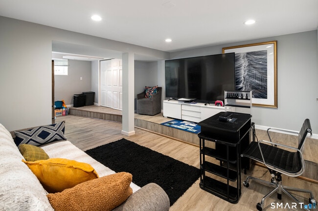 Building Photo - 191 Hobart Ave