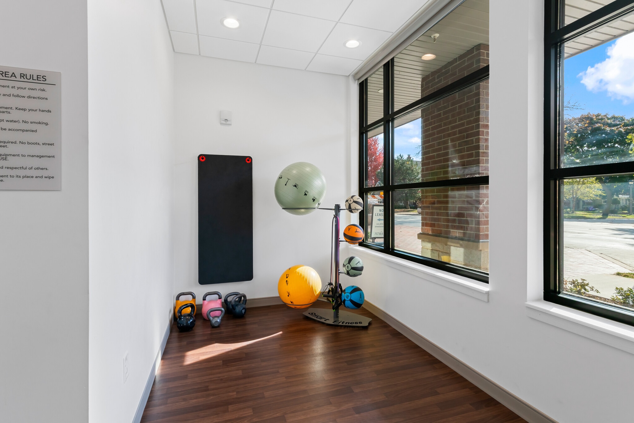 Building Photo - 2420 E Capitol Dr