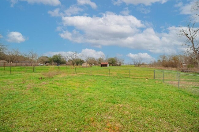Building Photo - 1606 TX-21