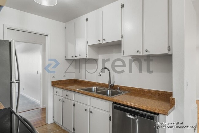 Building Photo - 99 E Middlefield Rd