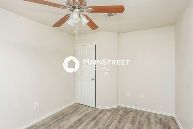 Building Photo - 3 Bedroom Pet-Friendly Home in Dallas, TX with Main Street Renewal