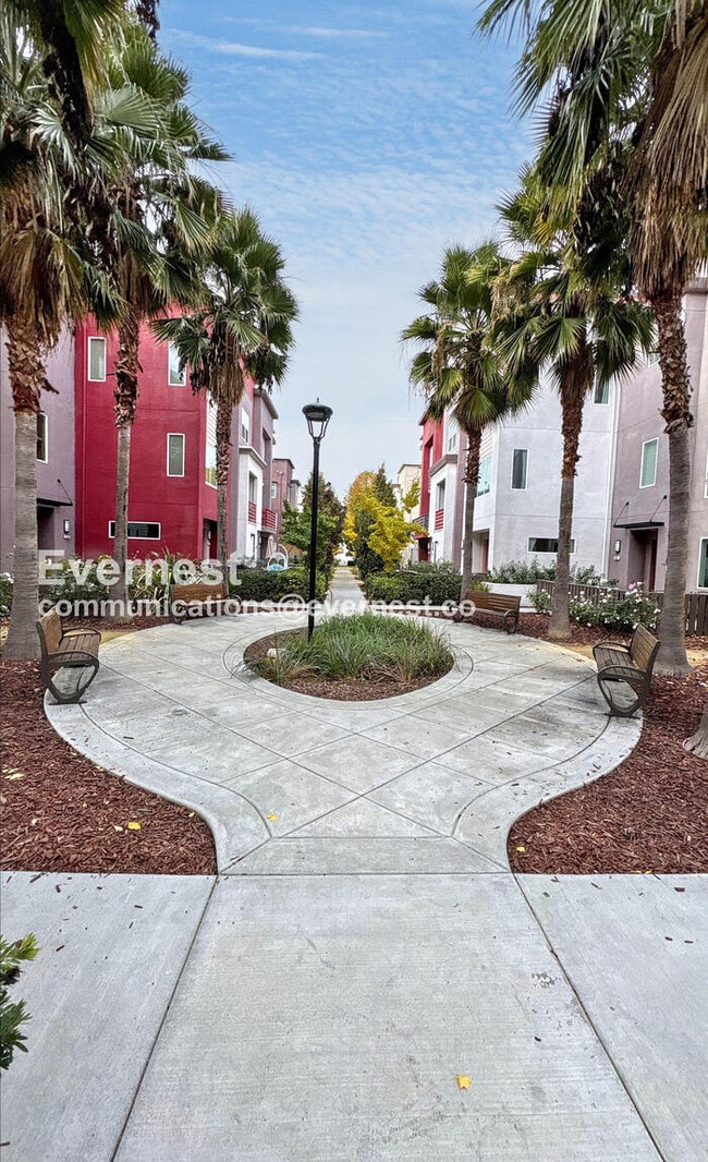 Building Photo - 428 Whistler Pl