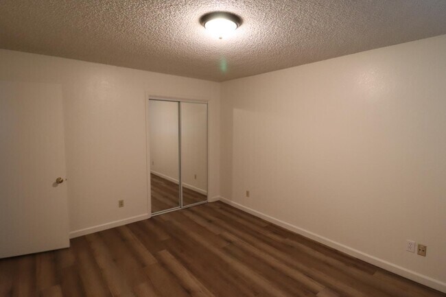 Building Photo - 6347 N Laureen Ave