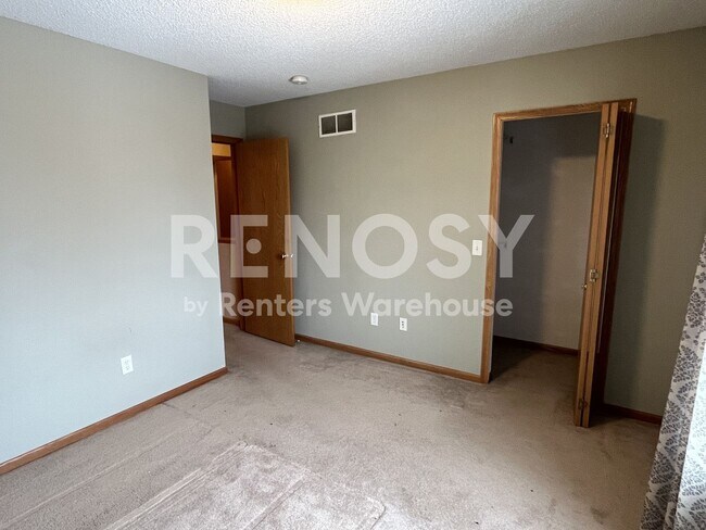 Building Photo - Available August 8 - 2 Bed/1.5 Bath Townhome in Prior Lake