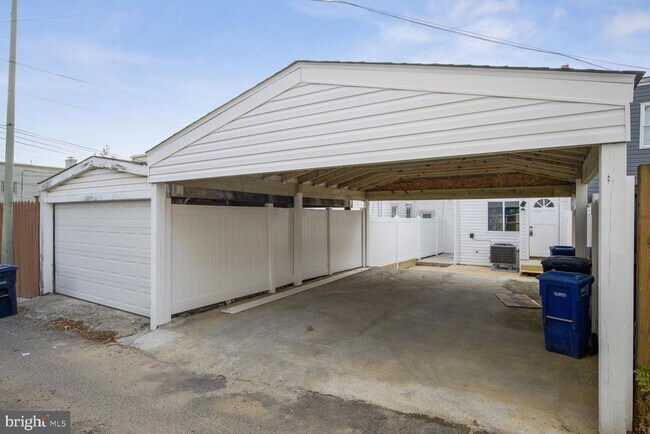 Building Photo - 1411 Montello Ave NE