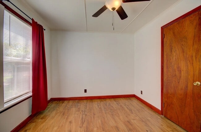 Building Photo - 1112 N Joliet St