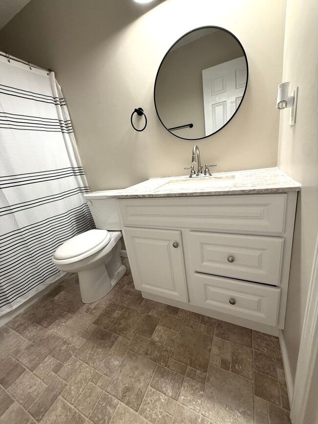 Building Photo - 3 Bedroom Townhome located walking distance to Downtown Woodstock!