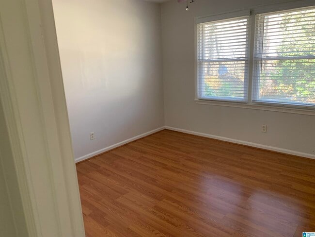 Building Photo - 1624 Lakewood Dr