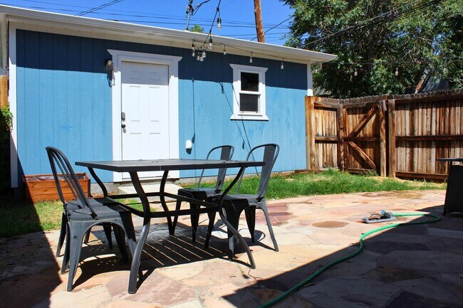 Building Photo - Spacious 2-bedroom, 2-bathroom in the Heart of West Highlands with 1 Car Garage