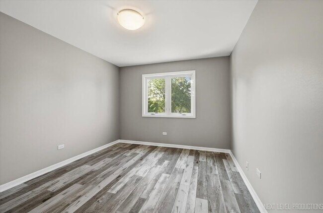 Building Photo - 306 E Conley Dr