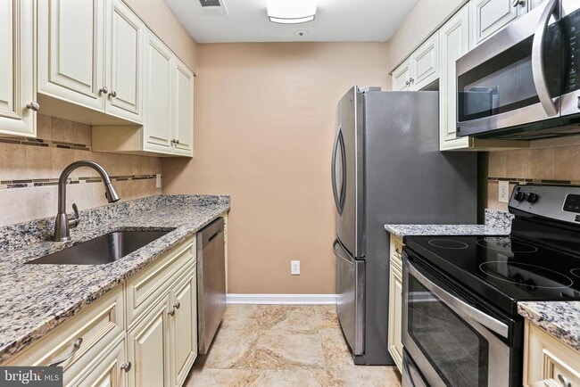 Building Photo - 4934 Columbia Rd