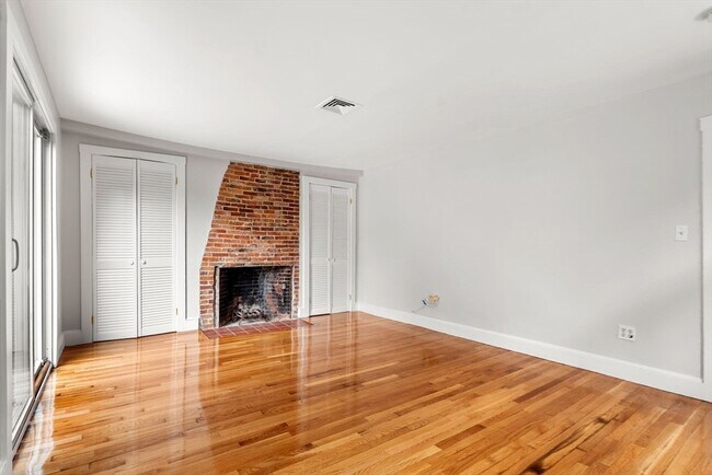 Building Photo - 6 Blaney St