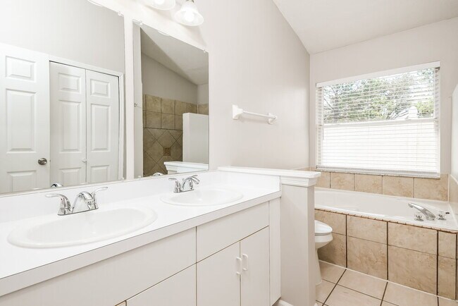 Building Photo - 11641 Kenley Cir