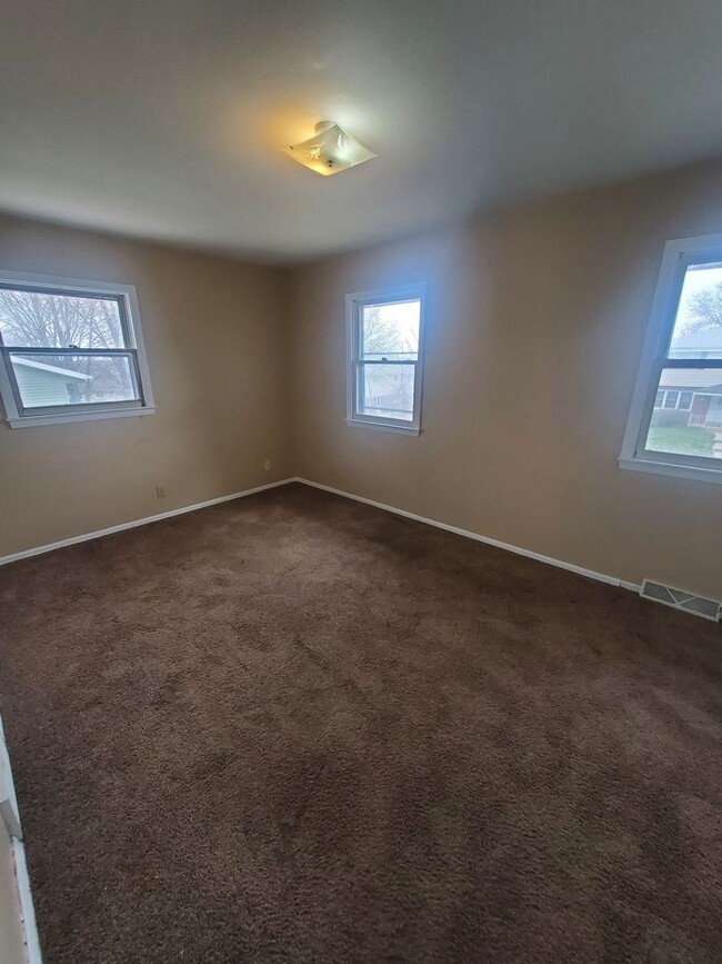 Building Photo - 8615-8617 N 106th St. (Townhouse)