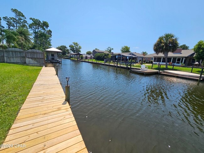 Building Photo - 2103 Coral Dr