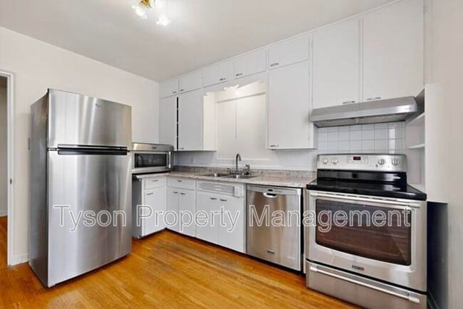 Building Photo - 1028 Princeton Dr NE