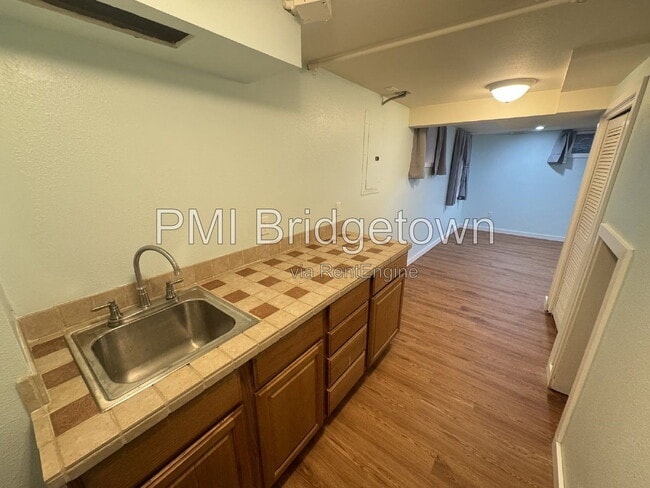 Building Photo - 4733 SE Yamhill St