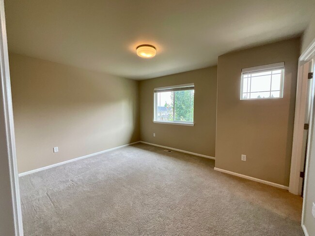 Building Photo - Beautiful and Modern 4-Bedroom Home with S...