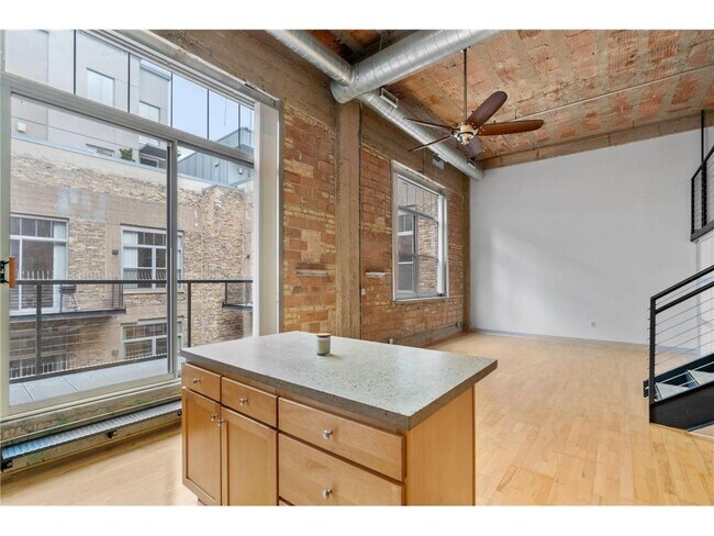 Building Photo - 521 S 7th St