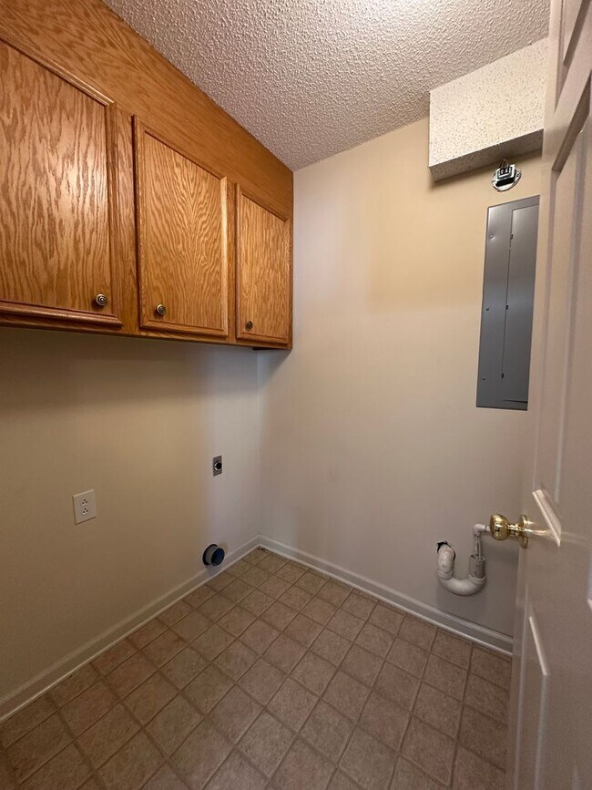 Building Photo - Charming & Private Townhouse in NW Hickory – 2BR, 1.5BA, Prime Location - No Pets