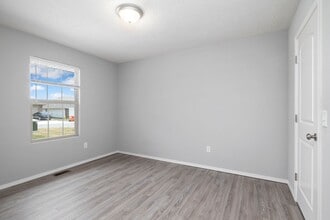 Building Photo - 3 Bedroom Duplex Rental in Monte Cristo Neighborhood!