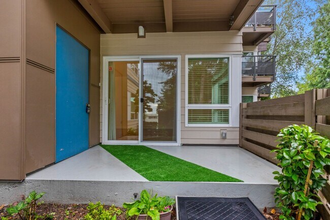 Building Photo - 1Bd/1Ba Edmonds Condo