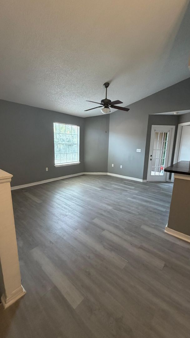 Building Photo - 421 Fountainhead Cir