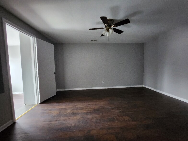 Building Photo - 8137 S Evans Ave