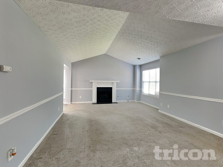 Building Photo - 1812 Cres Hill Dr NW