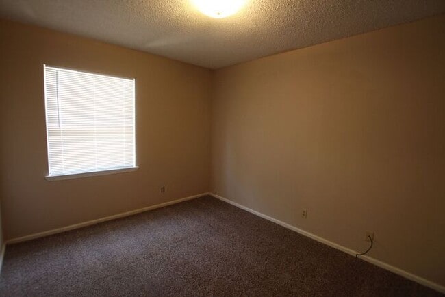 Building Photo - Beautiful 3 Bedroom, 2.5 Bath Townhome in Tyler – Available!