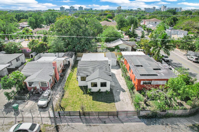 Building Photo - 3040 NW 13th Ave