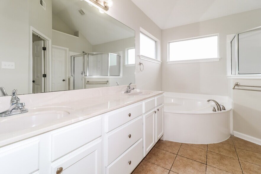 Building Photo - 1305 Jackson Pond Cir