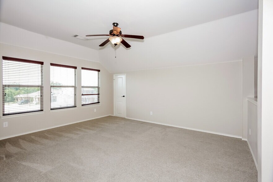 Building Photo - 1082 Carpenter Ct