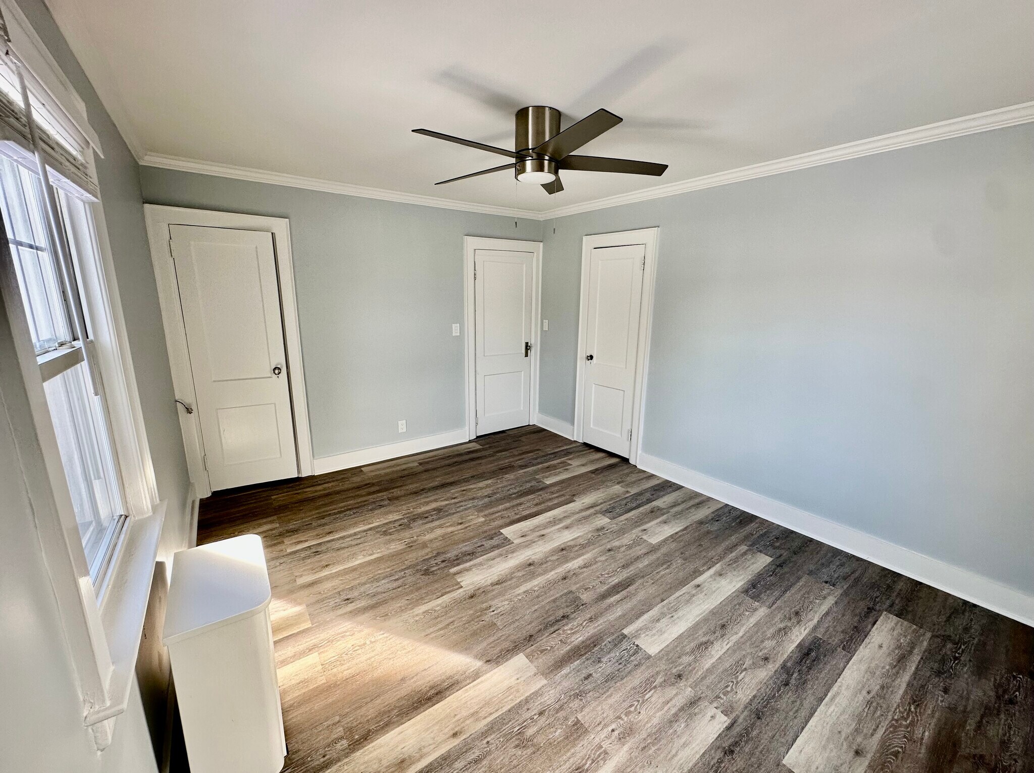 LIVING ROOM/BEDROOM - 10 Vernon Ave