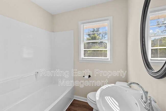 Building Photo - 2224 3rd St NW