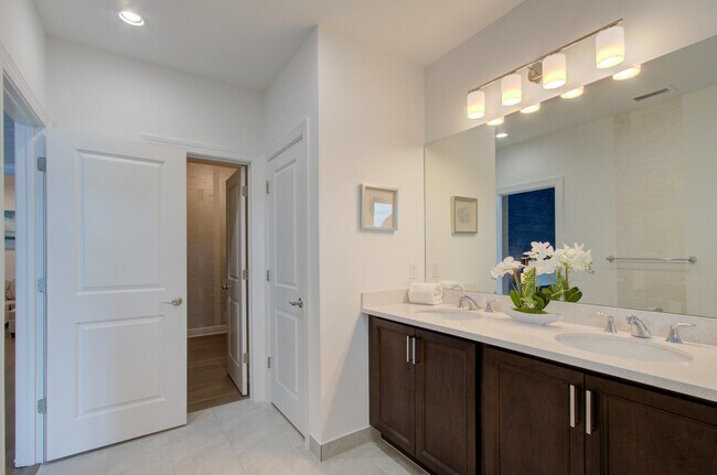 Building Photo - 587 Sanderling Cir