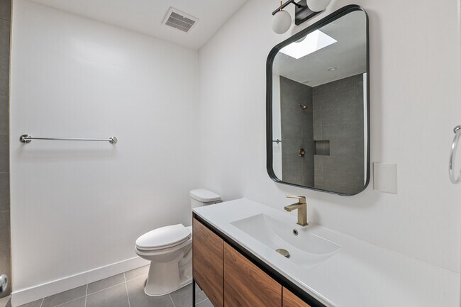 Building Photo - 1008 N Stanley-6