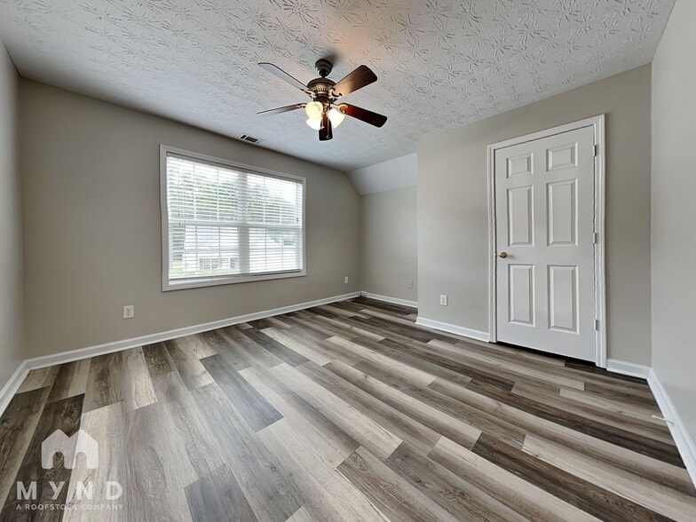 Building Photo - 280 Shadowbrooke Dr
