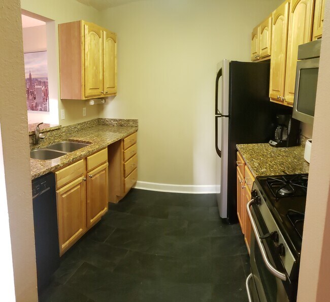 Building Photo - 2071 Dixie Belle Dr