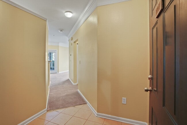 Building Photo - 2 bedroo 2-bathroom ground floor with screened patio for rent Wilmington Island