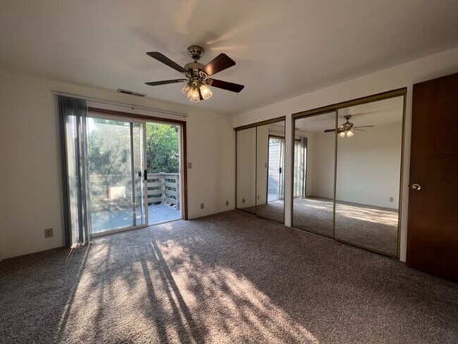 Building Photo - 600-602 Scenic Dr